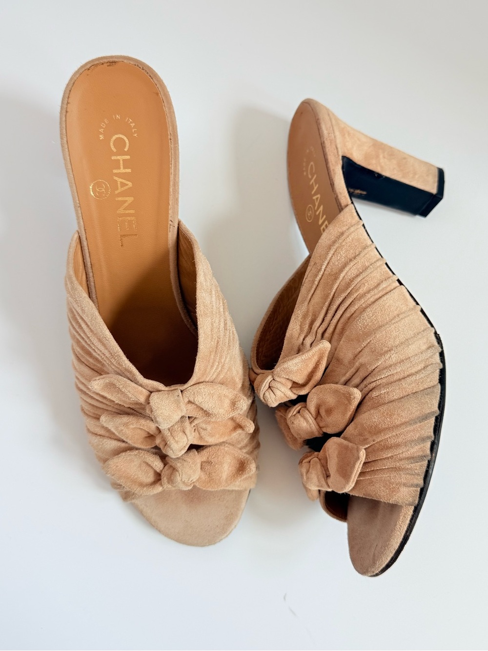 Chanel G33762 Beige Suede Triple Bow CC Logo Heel Mule Sandals Size 41 2018